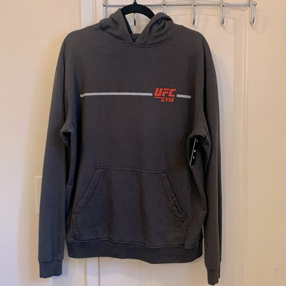 UFC MENS HOODIE COLOR CHARCOAL SIZE S
NWT